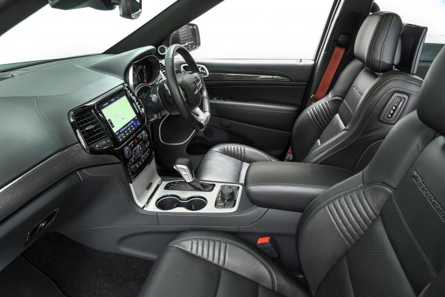 Интерьер Jeep Grand Cherokee Trackhawk (WK2) 2019 года  (ZA) (фото 39 из 40)